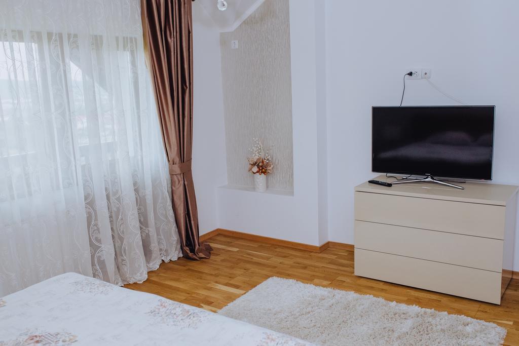 Pensiunea Andrei Maracineni 外观 照片